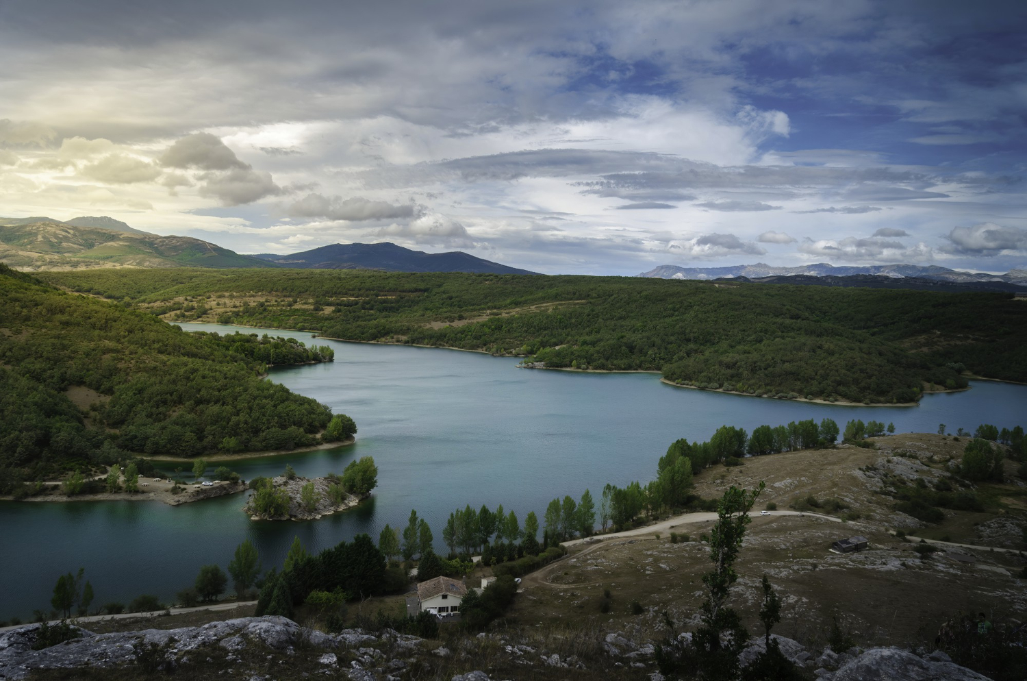 Acampar en el Embalse del Neusa: ¿cómo llegar y qué hacer?