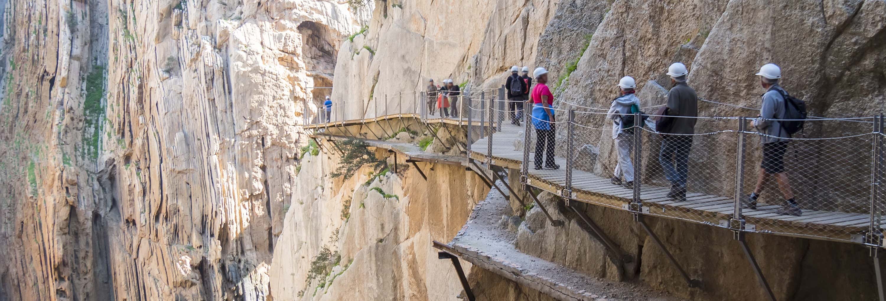 Pasarela del Caminito del Rey sobre el desfiladero