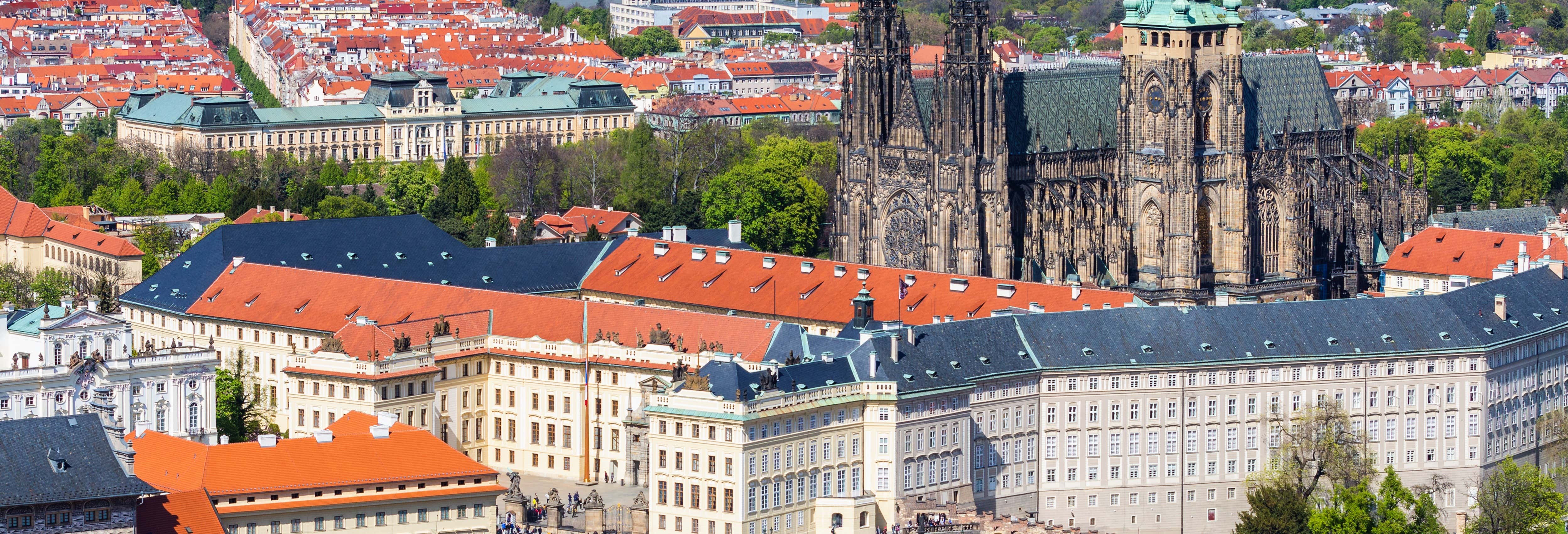 Castillo de Praga y catedral de San Vito sobre la ciudad