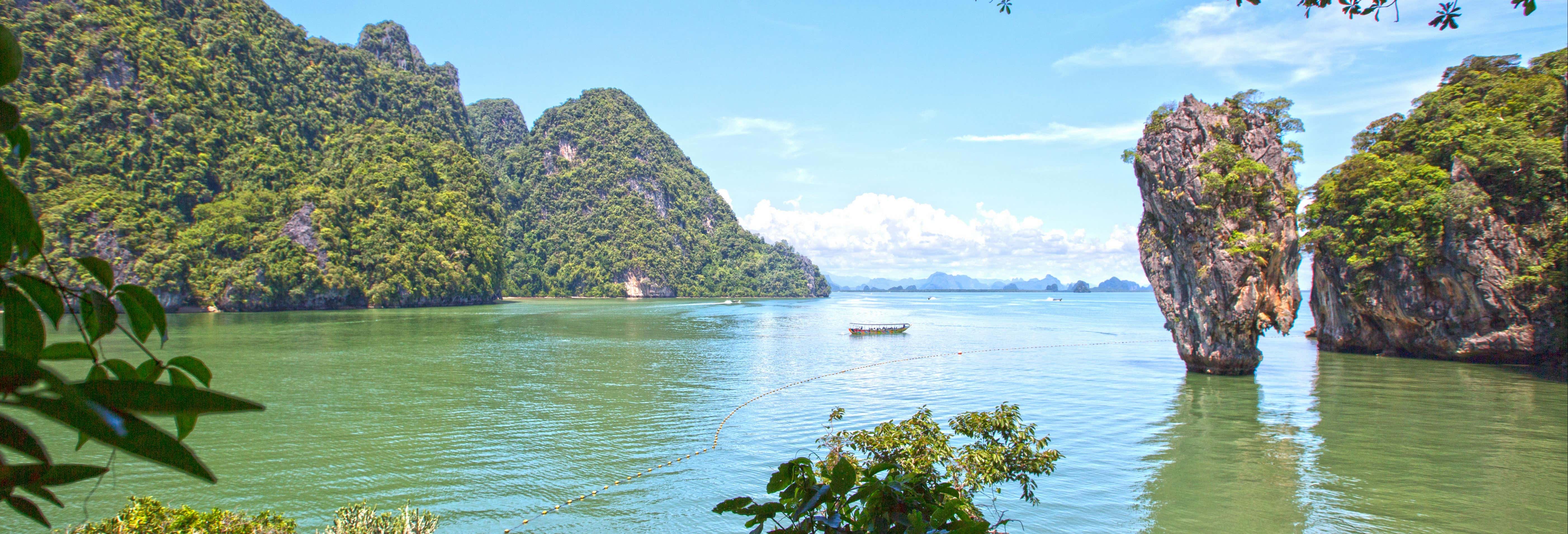 Roca de la isla de James Bond en la bahía de Phang Nga