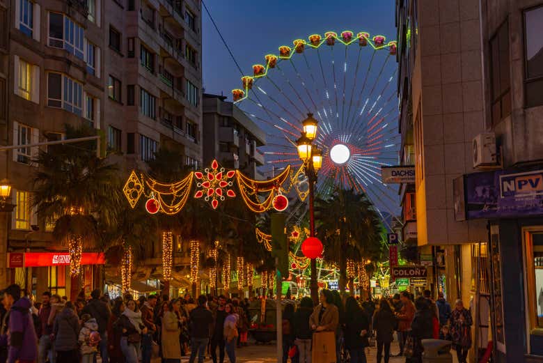 Decoración luminosa de Navidad en el centro de Vigo