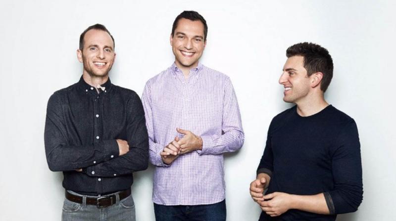 Los cofundadores de Airbnb: Brian Chesky (derecha), Nathan Blecharczyk (centro) y Joe Gebbia (izquierda) / Imagen: Airbnb