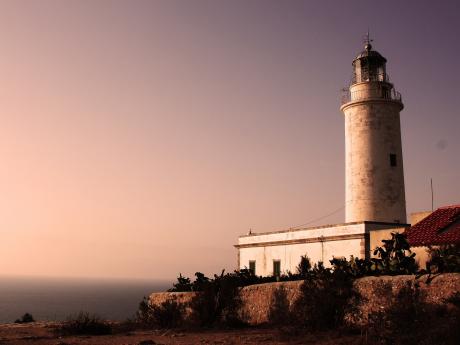 Faro en Formentera - Viajándonos El Mundo