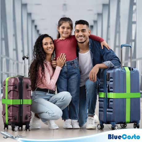 Maletas con correas verdes BlueCosto durante un viaje