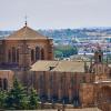 Foto de Salamanca, España, mostrando su impresionante arquitectura histórica, con la Catedral y la Universidad destacando en el paisaje urbano.